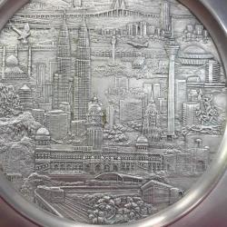 VINTAGE ROYAL SELANGOR PEWTER MALAYSIA 3 BOYUTLU KABARTMA DESENLİ METAL DUVAR TABAĞI