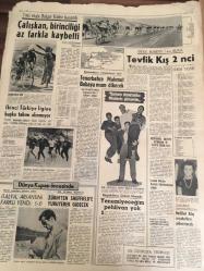 HÜRRİYET GAZETESİ 24 HAZİRAN  1966 YIL :19 SAYI : 6519----Korkunç  cinayet  dört torun ile  yaşlı nine  diri diri yakıldı ----Demirel benim  sözüm senettir ---  Ferruh   Bozbeyli  ,Meclisten  çıkan  kanunları  imzalayıp  başkan  Sunay 'a  yollayacak ---Meteliksiz  turist  200 gram saçına 150 lira  aldı --- Alman ordusunu biz giydireceğiz -- Kızıl  diplomata gizli   vesika satan  bir casus  yakalandı ---Ankaralı  bir doktor  üç milyon liraya turistik   tesis  yaptırdık ---İstanbul 'un  su derdi  zam ile  halledilemez---Su  borularını  yenilemek için 100 milyon liraya ihtiyaç var----Türk  gülyağında Bulgar markası --7.  etabı  Bulgar  Kotev  Kazandı  : Çalışkan  , birincili   az farkla   kaybetti --İkinci Türkiye ligine  başka  takım  alınmıyor ----İtalya ,Arjantin 'i  Farklı Yendi ---70  yaşındaki   büyükanne  50 yıldır   balık ağı örüyor --- Hastalıklarını  bir kaç  yıl öncesinden haber veren  alet  İstanbul 'a geldi ----