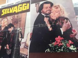 ORİJİNAL BEZ SİNEMA AFİŞİ - Dört Sıcak Yatak, (LETTI SELVAGGI) 1979, BEZ FİLM AFİŞİ / POSTERİ - BÜYÜK BOY - ORİJİNAL - 66 X 45 cm EBADINDA - Original Turkish Big Size Movie Poster - Luigi Zampa, Luis Castro, Tonino Guerra, Giorgio Salvioni, Ursula Andress, Laura Antonelli, Sylvia Kristel, Monica Vitti, Orazio Orlando, Michele Placido, José Sacristán, Roberto Benigni, Enrico Beruschi, José Luis López Vázquez,