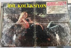 ORİJİNAL BEZ SİNEMA AFİŞİ - Dört Sıcak Yatak, (LETTI SELVAGGI) 1979, BEZ FİLM AFİŞİ / POSTERİ - BÜYÜK BOY - ORİJİNAL - 66 X 45 cm EBADINDA - Original Turkish Big Size Movie Poster - Luigi Zampa, Luis Castro, Tonino Guerra, Giorgio Salvioni, Ursula Andress, Laura Antonelli, Sylvia Kristel, Monica Vitti, Orazio Orlando, Michele Placido, José Sacristán, Roberto Benigni, Enrico Beruschi, José Luis López Vázquez,