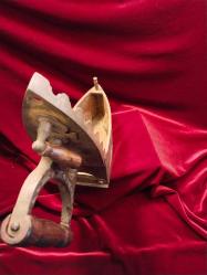 ÜTÜ ANTİKA KÖMÜRLÜ ÜTÜ (1).OLDUKÇA YAŞLI BİR DÖNEM ÜTÜSÜDÜR.KOLEKSİYONLUK BİR PARÇADIR 480