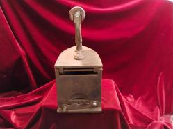 ÜTÜ ANTİKA KÖMÜRLÜ ÜTÜ (2) .OLDUKÇA YAŞLI BİR DÖNEM ÜTÜSÜDÜR.KOLEKSİYONLUK BİR PARÇADIR 95