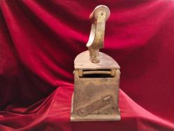 ÜTÜ ANTİKA KÖMÜRLÜ ÜTÜ (3).OLDUKÇA YAŞLI BİR DÖNEM ÜTÜSÜDÜR.KOLEKSİYONLUK BİR PARÇADIR 585