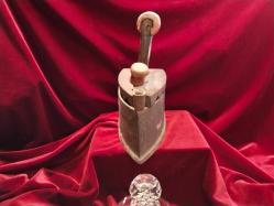 ÜTÜ ANTİKA KÖMÜRLÜ ÜTÜ (4) .OLDUKÇA YAŞLI BİR DÖNEM ÜTÜSÜDÜR.KOLEKSİYONLUK BİR PARÇADIR 693