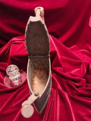 ÜTÜ ANTİKA KÖMÜRLÜ ÜTÜ (4) .OLDUKÇA YAŞLI BİR DÖNEM ÜTÜSÜDÜR.KOLEKSİYONLUK BİR PARÇADIR 693