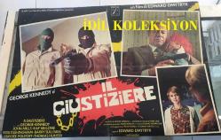 ORİJİNAL BEZ SİNEMA AFİŞİ - Acımasız, (IL GIUSTIZIERE - The 'Human' Factor) 1975, BEZ FİLM AFİŞİ / POSTERİ - BÜYÜK BOY - ORİJİNAL - 67 X 47 cm EBADINDA - Original Turkish Big Size Movie Poster - Edward Dmytryk, Peter Powell, Thomas Hunter, George Kennedy, John Mills, Raf Vallone, Barry Sullivan, Rita Tushingham, Shane Rimmer, Thomas Hunter, Frank Avianca, 	Haydée Politoff, Arthur Franz, Fiamma Verges, Danny Huston, Richard Harrison, Hillary Lief, Michael Mandeville, Mark Lowell, Jan Englund, 	Ann Ferguson, Lewis Charles, Corinne Dunne, Sharon Kellogg, Eugene Wade, West Buchanan, 	Conchita Airoldi, Jho Jhenkins, Vincenzo Crocitti