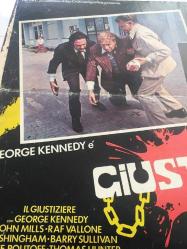 ORİJİNAL BEZ SİNEMA AFİŞİ - Acımasız, (IL GIUSTIZIERE - The 'Human' Factor) 1975, BEZ FİLM AFİŞİ / POSTERİ - BÜYÜK BOY - ORİJİNAL - 67 X 47 cm EBADINDA - Original Turkish Big Size Movie Poster - Edward Dmytryk, Peter Powell, Thomas Hunter, George Kennedy, John Mills, Raf Vallone, Barry Sullivan, Rita Tushingham, Shane Rimmer, Thomas Hunter, Frank Avianca, 	Haydée Politoff, Arthur Franz, Fiamma Verges, Danny Huston, Richard Harrison, Hillary Lief, Michael Mandeville, Mark Lowell, Jan Englund, 	Ann Ferguson, Lewis Charles, Corinne Dunne, Sharon Kellogg, Eugene Wade, West Buchanan, 	Conchita Airoldi, Jho Jhenkins, Vincenzo Crocitti