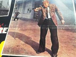 ORİJİNAL BEZ SİNEMA AFİŞİ - Acımasız, (IL GIUSTIZIERE - The 'Human' Factor) 1975, BEZ FİLM AFİŞİ / POSTERİ - BÜYÜK BOY - ORİJİNAL - 67 X 47 cm EBADINDA - Original Turkish Big Size Movie Poster - Edward Dmytryk, Peter Powell, Thomas Hunter, George Kennedy, John Mills, Raf Vallone, Barry Sullivan, Rita Tushingham, Shane Rimmer, Thomas Hunter, Frank Avianca, 	Haydée Politoff, Arthur Franz, Fiamma Verges, Danny Huston, Richard Harrison, Hillary Lief, Michael Mandeville, Mark Lowell, Jan Englund, 	Ann Ferguson, Lewis Charles, Corinne Dunne, Sharon Kellogg, Eugene Wade, West Buchanan, 	Conchita Airoldi, Jho Jhenkins, Vincenzo Crocitti