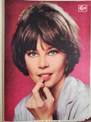 Ses Haftalık Aktüalite Sinema Tiyatro Müzik ve Gençlik Mecmuası Dergisi - 3 Aralık 1966 - Fatma Girik - Yılmaz Güney Ortalığı Yine Birbirine Kattı - Hangi Artiste Benziyorsunuz - Sanat mı Para mı? - Fikret Hakan - Filmde ve Eğlencede - Fikret Hakan - Leslie Caron Posteri - Bir Siyam Kedisi - Gino Manfredi - Leslie Caron - Kahraman silahşör - Margarinde Mühim Olan Lezzettir! - UFA'nın Üstünlüğünü Lezzeti Sağlıyor fotoğraf ve haberi - Dergi Tam Değildir Sadece 8 Sayfası Mevcuttur