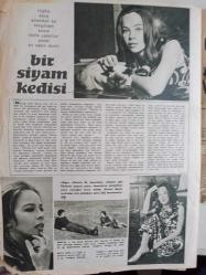 Ses Haftalık Aktüalite Sinema Tiyatro Müzik ve Gençlik Mecmuası Dergisi - 3 Aralık 1966 - Fatma Girik - Yılmaz Güney Ortalığı Yine Birbirine Kattı - Hangi Artiste Benziyorsunuz - Sanat mı Para mı? - Fikret Hakan - Filmde ve Eğlencede - Fikret Hakan - Leslie Caron Posteri - Bir Siyam Kedisi - Gino Manfredi - Leslie Caron - Kahraman silahşör - Margarinde Mühim Olan Lezzettir! - UFA'nın Üstünlüğünü Lezzeti Sağlıyor fotoğraf ve haberi - Dergi Tam Değildir Sadece 8 Sayfası Mevcuttur