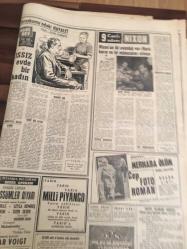 HÜRRİYET GAZETESİ  11 KASIM 1968  YIL :21 SAYI :7380---Nixon  'u  öldürmek  için  hazırlık yapan  3 Yemenli  suç üstü  yakalandı -- Büyük Ata 'yı  bir kere daha andık --Nato 'ya  gölge  düşüren adam ---TİP kongresinde sopa ve kavga  yumruklu  kavgalar çıktı --Ajax   ilk  25  dakikada  işi  bitirecek --Fenerbahçe Amsterdam  da --Ilgaz : Galatasaray  maçını   kaybedersek  ligden  çekileceğiz-----Göztepe  Romanya 'ya gidiyor --Gol adamı  Galatasaraylı   Metin  şikayetçi  çok tekme atıyorlar --Nahit  İmre 'nin  dostu  kalmadı --Bütün  fırıncılar  birleşti ---İmza  taklit  eden  katip  tahliye  kararı  yazmış --Gültepe de 30 Karslı  dövüştü  10 yaralı var ---