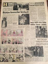 HÜRRİYET GAZETESİ  11 KASIM 1968  YIL :21 SAYI :7380---Nixon  'u  öldürmek  için  hazırlık yapan  3 Yemenli  suç üstü  yakalandı -- Büyük Ata 'yı  bir kere daha andık --Nato 'ya  gölge  düşüren adam ---TİP kongresinde sopa ve kavga  yumruklu  kavgalar çıktı --Ajax   ilk  25  dakikada  işi  bitirecek --Fenerbahçe Amsterdam  da --Ilgaz : Galatasaray  maçını   kaybedersek  ligden  çekileceğiz-----Göztepe  Romanya 'ya gidiyor --Gol adamı  Galatasaraylı   Metin  şikayetçi  çok tekme atıyorlar --Nahit  İmre 'nin  dostu  kalmadı --Bütün  fırıncılar  birleşti ---İmza  taklit  eden  katip  tahliye  kararı  yazmış --Gültepe de 30 Karslı  dövüştü  10 yaralı var ---
