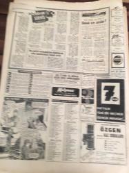 HÜRRİYET GAZETESİ  9  KASIM 1968  YIL :21 SAYI :7378---Sovyetlerin idareyi tekrar  ele alınması  muhtemel  :Çekler , Ruslar bayraklarını ateşe  verdi --- Lotto  'dan  500 bin  Mark  alan Necati  Kocabey  memleketine  dönecek --- Amerika Nixon 'dan  bir mucize bekliyor --Türkiye 'nin  tek  dişi şakisi  ,elinde silah  sevgilisi  ile birlikte  soygun yapıyor ----Demirel :Bir takım  yürüyüşler oluyor diye asabımız bozulmasın   dedi ---- Gezmek için    kaçırdığı  kamyonla gece sahil  yolundan  denize uçtu --Zeytin  mahsulü  rekor seviyede ----2 sakat leylek  Bostanlı  halkına  misafir kaldı --İki Türk Hollanda 'ya  esrar sokmak  isterken  yakalandı ---İzmir de Halkapınar  semtine 18  milyon  liraya  Balkanların  en modern  garajı  yapılacak --Büyüklere musallat   olan  başkent  takımı 19 Mayıs  'ta  kapanını kurdu --Fenerbahçe'nin  Hollanda 'ya  gidecek  kadrosu  açıklandı ---Yenal  beş  federasyonu  başkanını  değiştiriyor -- Doktorlar  Hacettepe 'ye   neşter  vurdu --