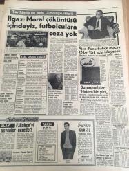 HÜRRİYET GAZETESİ  5 KASIM 1968  YIL :21 SAYI :7374----Yeni bir başkan  seçiliyor  :Amerika  da karar günü --Demirel :Türk siyasi  hayatını  çıkmaza sokmak  istiyorlar --Ürdün de sokak  savaşı  başladı --100 sabıkalı  insan  azmanı  , iki kilo rakıyı  içtikten sonra  polisi vurdu --- Refi  Cevat  Ulunay  vefat Etti ---Ilgaz : Moral  çöküntüsü içindeyiz  , futbolculara ceza yok --Ajax - Fenerbahçe  maçını   20 bin Türk  İşçisi izleyecek -----Ring de 3 başkan adayı : Humphrey , Nixon , Wallece ---Mevsimin  ilk  defilesi  bir  revü  havası  içinde yapıldı ---İzmir  bir  üniversite daha kazandı-----