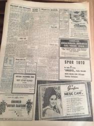 HÜRRİYET GAZETESİ  5 KASIM 1968  YIL :21 SAYI :7374----Yeni bir başkan  seçiliyor  :Amerika  da karar günü --Demirel :Türk siyasi  hayatını  çıkmaza sokmak  istiyorlar --Ürdün de sokak  savaşı  başladı --100 sabıkalı  insan  azmanı  , iki kilo rakıyı  içtikten sonra  polisi vurdu --- Refi  Cevat  Ulunay  vefat Etti ---Ilgaz : Moral  çöküntüsü içindeyiz  , futbolculara ceza yok --Ajax - Fenerbahçe  maçını   20 bin Türk  İşçisi izleyecek -----Ring de 3 başkan adayı : Humphrey , Nixon , Wallece ---Mevsimin  ilk  defilesi  bir  revü  havası  içinde yapıldı ---İzmir  bir  üniversite daha kazandı-----