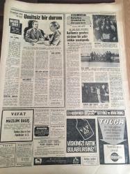 HÜRRİYET GAZETESİ   2 KASIM  1968 YIL :21 SAYI : 7371----İstanbul  Üniversite 'nin  açılışı kanlı  oldu -- Rektör  :Devletçe  tedbirler alınması  gerekiyor -- 13 öğrenci  yaralandı --Teknik Üniversitesinde   açılış  töreni  yapılmamasını  gençler  protesto   ettiler --İsmail  Akçay  'ın  ifşaatı  : İdareciler  Mexico  da kadın peşinde koştular --  Beşiktaş  yenilmeyen  unvanını  Ş. Spor   önünde  koruyacak --Meclis ve Senato  yeni  çalışma  senesine girdi ---Johnson , Humphrey  'nin  şansını artırdı ---Vietnam  bombardımanı   dün  durduruldu Liseli gençlerin  kalp taktıkları  kurbağanın  durumu iyiye  gidiyor  --  Zeytin yağı  sanıklarından  yalnız bir kişi   mahkum oldu --