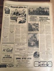 HÜRRİYET GAZETESİ  31 EKİM 1968 YIL :21 SAYI :7369--Dursun Salkım fotoğraflı sevilen plak reklamı-Seçim Kanunu Partiler Arası  Bir Toplantıda Görüşülecek -- De Gaulle Çok Memnun  Ayrıldı ----Avusturalya 'da ki Türk  işçilerinden  Demirel 'e şikayet  mektubu  geldi ----100 yeni gelin  düğünlerinin  yapıldığı   salonda bir araya geldi ---AP 'li kadınlar  Demirel 'i  marş  söyleyip  karşıladı ---Tunceli 'ye  kar  yağıyor ---Ev Doktoru :Bu kitap  ,evinizin  doktoru , sağlığınızın  kılavuzu olacaktır ----Albay Beregovoy  Ferzadan  döndü ----TİP 'te ki  sol ve daha sol savaşını AYBAR kazandı ---Galatasaray   Kütahya 'da şaşkına döndü :4-3---  Ceza Varsa Biz Yokuz ---UEFA  'nın  İstanbul 'da  toplanması  futbolumuz  için  büyük  başarıdır ---Altay  Samsun 'a  fark  yaptı :3-0----Sabri  Kiraz  Galatasaray  'yı  yenmek   için oynayacağız  dedi ----Rumenlerin  ümidi  Alsancak ta  söndü  :3-0----Kavga  ettiği  arkadaşını  bir yumrukla öldürdü ---- Lidya devrine ait  eserler bulundu ---