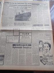Ulus Gazetesi - 27 Mart 1957 - İngiltere'de Grevcilerin Sayısı 2 Milyonu Aşıyor - Makarios'un Durumu Perşembeye Açıklanacak - Fransa Eski Başbakanlarından Edouard Herriot Öldü - Yılda 99 Milyon Ton Toprak Kaybediyoruz - Hüseyin Cahit Yalçın - İtalyan Cumhurbaşkanı Gioavanni Gronchi Mayıs'ta Geliyor - Devlet Kuşu Yazan Orhan Kemal - Yunus Kazım Köni - Beş Cezayirli Milliyetçi Dün İdam Edildi - Yakup Kadri Karaosmanoğlu - Suriye De Hükümet İle Ordu Arasındaki Anlaşmazlık Arttı - Neden Filozof Yok - Bir Kadın Olarak Hellen Keller - Bir Gerçek Sanatçı Şarlo Charlie Chaplin - İstanbul Profesyonellerinin Sonunculuk Maçını İdare Edecek Olan İtalyan Hakem Carlo Massio - Tamek Domates Salçası - Komili Banyo Sabunu