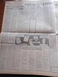 Ulus Gazetesi - 27 Nisan 1957 - Muğla Ve Fethiye'de Deprem Devam Ediyor - Kıbrısla İlgili Toplantılar - Ürdün'de Sokağa Çıkma Yasağı Devam Ediyor - Süveyş Meselesi Güvenlik Konseyinde - Büyük  Millet Meclisi Bayram Tatiline Girdi - İran Şahı Ve Kraliçe Süreyya Muayene Edilecek - David Oystrah Konserini Verdi - Devlet Kuşu Yazan Orhan Kemal Yazı Dizisi - Suphi Uzunca - Yalçın Tuna - Kahveciler Yalnız Ihlamur Pişirecek - Cinsel Ruhsal Sosyal Hayatımız - Frederik Yazan Walter Von Mold Nakleden Leyla Çambel - Yasak Aşk Türkçesiyle Mehmet Eser -  Vita Yağ - Federasyon Kupası Maçları Dün Başladı - Boks Seçmeleri Nasıl Yapıldı - Beşiktaşlı Meşhur Refik Osman Top Öldü - Kıymetli Hoca İlhami Bayrı - Marilyn Monroe Yaz Bekarı