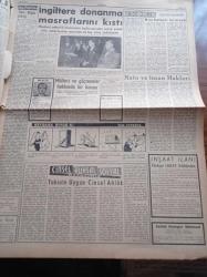 Ulus Gazetesi - 27 Nisan 1957 - Muğla Ve Fethiye'de Deprem Devam Ediyor - Kıbrısla İlgili Toplantılar - Ürdün'de Sokağa Çıkma Yasağı Devam Ediyor - Süveyş Meselesi Güvenlik Konseyinde - Büyük  Millet Meclisi Bayram Tatiline Girdi - İran Şahı Ve Kraliçe Süreyya Muayene Edilecek - David Oystrah Konserini Verdi - Devlet Kuşu Yazan Orhan Kemal Yazı Dizisi - Suphi Uzunca - Yalçın Tuna - Kahveciler Yalnız Ihlamur Pişirecek - Cinsel Ruhsal Sosyal Hayatımız - Frederik Yazan Walter Von Mold Nakleden Leyla Çambel - Yasak Aşk Türkçesiyle Mehmet Eser -  Vita Yağ - Federasyon Kupası Maçları Dün Başladı - Boks Seçmeleri Nasıl Yapıldı - Beşiktaşlı Meşhur Refik Osman Top Öldü - Kıymetli Hoca İlhami Bayrı - Marilyn Monroe Yaz Bekarı