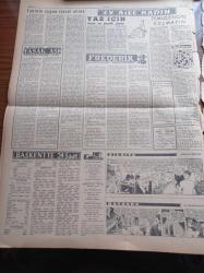 Ulus Gazetesi - 27 Nisan 1957 - Muğla Ve Fethiye'de Deprem Devam Ediyor - Kıbrısla İlgili Toplantılar - Ürdün'de Sokağa Çıkma Yasağı Devam Ediyor - Süveyş Meselesi Güvenlik Konseyinde - Büyük  Millet Meclisi Bayram Tatiline Girdi - İran Şahı Ve Kraliçe Süreyya Muayene Edilecek - David Oystrah Konserini Verdi - Devlet Kuşu Yazan Orhan Kemal Yazı Dizisi - Suphi Uzunca - Yalçın Tuna - Kahveciler Yalnız Ihlamur Pişirecek - Cinsel Ruhsal Sosyal Hayatımız - Frederik Yazan Walter Von Mold Nakleden Leyla Çambel - Yasak Aşk Türkçesiyle Mehmet Eser -  Vita Yağ - Federasyon Kupası Maçları Dün Başladı - Boks Seçmeleri Nasıl Yapıldı - Beşiktaşlı Meşhur Refik Osman Top Öldü - Kıymetli Hoca İlhami Bayrı - Marilyn Monroe Yaz Bekarı