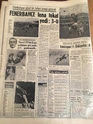 HÜRRİYET GAZETESİ 29 EKİM 1968 YIL :21 SAYI :7367---29 Ekim 1923 Meclisten Bir Seda  Yükseliyordu  :Yaşasın Cumhuriyet ---- Cumhuriyeti  Nasıl Kurduk ? Yazan :Kemal Atatürk  ---De Gaulle Ankara 'ya gitti  : Başkan , Sultanahmet   Camii  ve Topkapı  'ya  Hayran Kaldı -- Fransa 'yı  ilk  defa ziyaret  eden  Türk  devlet  başkanı  Sultan  Abdülaziz  oldu ---Fenerbahçe  fena tokat  yedi : 3-0---İzmir  Spor  :1  Eskişehir :0----Alman  generalleri  , NATO  'da ki  Türk  casus Nahit İmre  'nin  yüzünden  intihar ettiler ---Büyük  casusluk  şebekesinin  başında  Rusya 'ya  kaçmış  olan  İngiliz  ajan  Kim  Philby  var ---Otobüsle  kamyon çarpıştı  21 ölü  var -- Resmi  görüşmede  ikili  ilişkiler  ele alındı ---