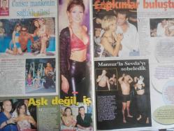 Mega Pasha Haftalık Aktüalite Sinema Tiyatro Müzik ve Magazin Dergisi - 13 Ağustos 2000 -30 milyara çıplak poz haberi- Esra Balamir - Engin Yakut - Ayşe Hatun Önal - Ebru Güzel - Hakan Ural - Umut Sezgin - Özge Şenocak - Burcu Çağrı - Tayfun Bozkuş - İlgi Gövsa - Esin Moralıoğlu - Memet Alabora - Fedon - Ebru Yaşar - Burak Altunel - Kadir İnanır - Buket Saygı - Burak Kalkavan - Faruk Tınaz - Tülin Şahin - Gülben Ergen Posteri - Başak Gürsoy - Şebnem Çapa - Can Güneri - Su Elnur - Rafet El Roman - Tuğba Altıntop - İbrahim Tatlıses - Derya Tuna - Aydan Deniz - Semra Özal - Ajda Pekkan - Fırat Cansun - Melih Kibar - Vahe Kılıçarslan - Murat Yeter - Elif Pehlivan - Canan Mutluer - Edip Önder - Mansur Ark - Aykut Kutluel - Rana elik - Mehmet Söğütoğlu - İlknur Soydaş fotoğraf ve haberi - Tam Takım Dergi