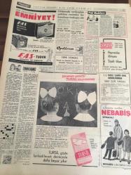 HÜRRİYET GAZETESİ 9 EKİM 1965 YIL : 18 SAYI :6266-Hoover Çamaşır Makineleri reklamı-Zina Şampiyonu Ahmet’i Karısı Affetti haberi-Prenses Fazıla-Oyunu kullanmayanlar  sonra icrattan  şikayet  edemezler  : Ürgüplü ,  herkesi oy vermeye  davet etti -- Armatör  Hayri Baran  'ın  yaptığı  çıkarma  gemisi  donamaya  devredildi -- CHP  lideri  :AP , yabancı  sermaye sığınıyor --Yerli  petrol  öncelikle  kullanılmadığı  için  TPAO  istihsalini  azalttı --- Demirel , CHP 'yi  aşırı  sola  taviz  vermekle   suçladı -- Çimentodan  milyon  vuranlara neden  müsamaha  ediyorsunuz ----Ormanda çırılçıplak  çekilen  resimler  bir  kasabayı  tedirgin etti ----Prenses  İra 'nın ağına düşen  en son  erkek : Marki François  Aulan ---A. Erol ve Eşref  Aydın   idare  heyetini  de uyuttu --Spor Toto 'ya dahil 11 maç  bugün  oynanıyor--- Allah  Fenerbahçe 'yi  kurtarsın -- Fenerbahçe 'yi  Selahattin  Torkal  Çalıştıracak --Beyaz  perde de  göğüs  vücut kadar  önemli  ---