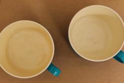 THY / Türk Hava Yolları. Plastik Kahve Fincanı, (1. Sınıf Mevki İçin Çay-Kahve Fincanıdır.) Turkuaz-Beyaz Renk. Kaliteli Sert Plastik ve Hammadesi: PS-ABS, Yıkanabilir Özelliktedir. THY Logo Baskısı İle Koleksiyoncular için Nadir Bir Parçadır. 1995, (78×48 mm) 2 Adet.