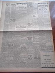 Ulus Gazetesi - 11 Eylül 1953 - CHP Genel Sekreteri Kasım Gülek Hakkari'de Bir Konuşma Yaptı - Amerika'nın Yeni Ankara Büyükelçisi Ekselans Avra Warren - İstanbul'da Yapılan Güzellik Müsabakası - Hüseyin Cahit Yalçın - Antalya Civarında Ormanlar Yanıyor - Milletlerarası Bankadan Türkiye'ye 9 Milyon Dolar Kredi - Amerika'nın Fransa'ya Yeni Yardımı - Nihat Erim Köşe Yazısı - Liselerin Islahı Meselesi Yazan Yunus Kazım Köni - Kemal Gencosman - Silviya Şark Saraylarında - Almanya İle Ticari Protokol imzalandı- Alaska'da Altın Arayıcıları Yazı Dizisi - Ulus'un Resimli Romanı İçimizdeki Düşman - Karikatürler Dünya Basınından - Pakistan Kurucusu Mehmet Ali Cinnah'ın Ölüm Yıldönümü - Amasra'nın Güzellikleri - Aksaray'da Külah Ve Takkeli Yedi Kişi Yakalandı - Kore'de Tarafsız Bölgeye İlk Sevkiyat - Kahve Karaborsası - Yalnız Bir Gece İçin Büyük Ses Üstadı Münir Nurettin Selçuk Şehir Bahçesinde - Nureddin Çamlıdağ Gecesi - Gönül Yazar - İdil Biret Suna Kan Konseri -