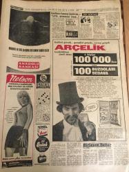 HÜRRİYET GAZETESİ 18 ARALIK 1968  YIL :21 SAYI :7417---Johnson  'un  kızı geldi --- Londra -Sidney oto  maratonunu  İskoçyalı  sürücü kazandı --İTÜ  Profesörlerine tehdit  mektubu  yollayan  genç  yakalandı ---Aşık  İhsani   , 11 senelik  eşinden  ayrılmak  için   mahkemeye  başvurdu --Demirel  ,  rektör  Egeli  ile  bir saat  görüştü --Spor  Toto  'dan   yarım  milyon  lira kazandı --TRT  Türk  Müziğine  Daha Titiz Davranmalı --Katoliklerin  Ramazan  Bayramına Saygı  Göstermeleri istendi ---Beğendiği şoför ve biletçiye  yeşil  beğenmediğine  pembe  kart  veriyor ---Toplantıda  alınan   karara göre  Apak   görevde kaldı -- Potaların  savaşının  favorisi  Yugoslavya  ----İTÜ  'nün  gayesi   yarın  Maccabi   'ye  fark yapmak --Beşiktaş -PTT  3-1  'in   rövanşını  oynuyor -- Güreş şurası  toplanıyor --11 yaşında  kızı kaçıran  bir genç  tevkif edildi --Asansörde  de ki  çökme için   Ankara dan heyet gidiyor --Ege da en başarılı takım Denizli Spor ---