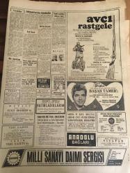 HÜRRİYET GAZETESİ 18 ARALIK 1968  YIL :21 SAYI :7417---Johnson  'un  kızı geldi --- Londra -Sidney oto  maratonunu  İskoçyalı  sürücü kazandı --İTÜ  Profesörlerine tehdit  mektubu  yollayan  genç  yakalandı ---Aşık  İhsani   , 11 senelik  eşinden  ayrılmak  için   mahkemeye  başvurdu --Demirel  ,  rektör  Egeli  ile  bir saat  görüştü --Spor  Toto  'dan   yarım  milyon  lira kazandı --TRT  Türk  Müziğine  Daha Titiz Davranmalı --Katoliklerin  Ramazan  Bayramına Saygı  Göstermeleri istendi ---Beğendiği şoför ve biletçiye  yeşil  beğenmediğine  pembe  kart  veriyor ---Toplantıda  alınan   karara göre  Apak   görevde kaldı -- Potaların  savaşının  favorisi  Yugoslavya  ----İTÜ  'nün  gayesi   yarın  Maccabi   'ye  fark yapmak --Beşiktaş -PTT  3-1  'in   rövanşını  oynuyor -- Güreş şurası  toplanıyor --11 yaşında  kızı kaçıran  bir genç  tevkif edildi --Asansörde  de ki  çökme için   Ankara dan heyet gidiyor --Ege da en başarılı takım Denizli Spor ---