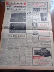 Ulus Gazetesi - 24 Kasım 1953 - Hüseyin Cahit Yalçın - İngiliz Dışişleri Bakanı Eden İran'a Bir Mesaj Gönderdi - Trabzon'da CHP'nin Başbakan Adnan Menderes'e Cevabı Kızıl Çin'le Kuzey Kore İktisadi Anlaşma Yaptı - Muammer Karaca İle Artisti Güzin İpek Arasında Bir İhtilaf - Fransız Polisine Tam 1,5 Yıl Meydan Okuyan Adam Dominici -  Tek Yıldız İmzasını Kullanan Samet Ağaoğlu Suçüstü Yakalanmıştır - Güzel Gözlü Yosma Yazan Pierre Decourcelle Yazı Dizisi - Maliye Bakanı Hasan Polatkan Çok Yoruluyormuş - Dünya Güzeli Christian Martel Yakında Evleniyormuş - Yunanlı Rejisör Takis Musenidis Neler Anlatıyor - İspanyol Musikisinin Elçisi Joaquin Rodrigo - Turist Otel Pavyonu - Milli Takımımızın Tesbiti Meselesi - Gol Kralı Kupamız - Cenubi Amerika Ses Yıldızı Alda Regis