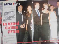 Alem Magazin Dergisi - 24 Şubat 1999 - Nesligül Üstay - Ali Üstay - Canan Tolon - Ömer Dormen - Vitahi Hakko - Ali Kibar - Maria Eliyeşil - Şafak Kibar - Zeynep Çarmıklı - Ayşe Boyner - Tahsin Çifkurt - Hülya Baban - Bülent Eczacıbaşı - Cem Boyner - Alara Uzan - Ceylan Pirinçcioğlu - Kerem Üstünkaya - Halis Komili - Erol Aksoy - Leyla Atalık - Osman Göksu - Müberra Yorgancıoğlu - Beril Şaşmaz - Zerrin Bilimer - Taylan Morova - Şirin Edin - Özben İçli - Nilgün Özköseoğlu - Fatoş Hataylı - Şebnem Çapa - Metin Şen - Begüm Şen - Nedim Keçili - Mehmet Günyeli - Nilgün Dumanlı - Gülşen Işık - Esra Üstünkaya - Fatih Terim fotoğraf ve haberi - Dergi Tam Değildir Sadece 48 Sayfası Mevcuttur - Sayfada Yırtıklar Mevcuttur