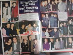 Alem Magazin Dergisi - 24 Şubat 1999 - Nesligül Üstay - Ali Üstay - Canan Tolon - Ömer Dormen - Vitahi Hakko - Ali Kibar - Maria Eliyeşil - Şafak Kibar - Zeynep Çarmıklı - Ayşe Boyner - Tahsin Çifkurt - Hülya Baban - Bülent Eczacıbaşı - Cem Boyner - Alara Uzan - Ceylan Pirinçcioğlu - Kerem Üstünkaya - Halis Komili - Erol Aksoy - Leyla Atalık - Osman Göksu - Müberra Yorgancıoğlu - Beril Şaşmaz - Zerrin Bilimer - Taylan Morova - Şirin Edin - Özben İçli - Nilgün Özköseoğlu - Fatoş Hataylı - Şebnem Çapa - Metin Şen - Begüm Şen - Nedim Keçili - Mehmet Günyeli - Nilgün Dumanlı - Gülşen Işık - Esra Üstünkaya - Fatih Terim fotoğraf ve haberi - Dergi Tam Değildir Sadece 48 Sayfası Mevcuttur - Sayfada Yırtıklar Mevcuttur