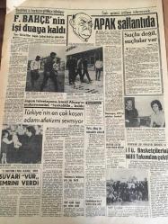 HÜRRİYET GAZETESİ  14 ARALIK  1968 YIL :21 SAYI :7413---Göz  bankası acı acı çalan telefonunda  üzüntülü  bir kız sesi :Babam  biraz önce vefat etti  , gelin gözlerini alın ----Bursalı  mahkumlar önce  dua edip  sonra  kanlarını   bağışladı ---Mısırlı  şampiyon  yüzücü  boğuldu ---Egeli  'den  sonra İTU  Rektörünü   de   dün ölümle  tehdit  edildi ---- New York  'ta Asya gribinden  bir haftada  700 kişi öldü ---Şeyh Hacı  Faysalın  İslam  Misyonu  Amerikalı Zenci  Müslümanlara Karşı ---Fenerbahçe 'nin  işi duaya  kaldı --APAK sallantıda --- Türkiye 'nin  en çok koşan adamı  atletizmi sevmiyor -- İTÜ   Basketçilerini  Milli Takımdan  Çekti  ---Japon  televizyonu  ,İsmail  Akçay  'ın  mukavemetini  fevkalade  buldu ----İlk  defa pirinç  ihraç ediliyor  --Manisa da icra  25 gün tatile  girince  avukatlar ayaklandı ----