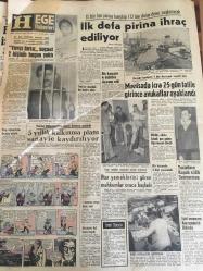 HÜRRİYET GAZETESİ  14 ARALIK  1968 YIL :21 SAYI :7413---Göz  bankası acı acı çalan telefonunda  üzüntülü  bir kız sesi :Babam  biraz önce vefat etti  , gelin gözlerini alın ----Bursalı  mahkumlar önce  dua edip  sonra  kanlarını   bağışladı ---Mısırlı  şampiyon  yüzücü  boğuldu ---Egeli  'den  sonra İTU  Rektörünü   de   dün ölümle  tehdit  edildi ---- New York  'ta Asya gribinden  bir haftada  700 kişi öldü ---Şeyh Hacı  Faysalın  İslam  Misyonu  Amerikalı Zenci  Müslümanlara Karşı ---Fenerbahçe 'nin  işi duaya  kaldı --APAK sallantıda --- Türkiye 'nin  en çok koşan adamı  atletizmi sevmiyor -- İTÜ   Basketçilerini  Milli Takımdan  Çekti  ---Japon  televizyonu  ,İsmail  Akçay  'ın  mukavemetini  fevkalade  buldu ----İlk  defa pirinç  ihraç ediliyor  --Manisa da icra  25 gün tatile  girince  avukatlar ayaklandı ----