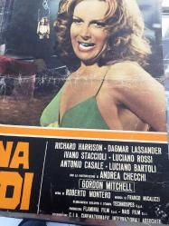 İtalyanca ORİJİNAL BEZ SİNEMA, Film AFİŞİ - Yedi Sapık Bir Fahişe, (Una donna per 7 bastardi) 1974, BEZ FİLM AFİŞİ / POSTERİ - BÜYÜK BOY - ORİJİNAL - 63 X 44 cm EBADINDA - Original Turkish Big Size Movie Poster - Roberto Bianchi Montero, Leila Buongiorno, Richard Harrison, Dagmar Lassander, Ivano Staccioli, Antonio Casale, Luciano Bartoli, Luciano Rossi, Alessandro Perrella, Gordon Mitchell, Andrea Checchi