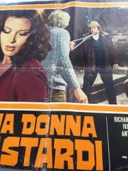 İtalyanca ORİJİNAL BEZ SİNEMA, Film AFİŞİ - Yedi Sapık Bir Fahişe, (Una donna per 7 bastardi) 1974, BEZ FİLM AFİŞİ / POSTERİ - BÜYÜK BOY - ORİJİNAL - 63 X 44 cm EBADINDA - Original Turkish Big Size Movie Poster - Roberto Bianchi Montero, Leila Buongiorno, Richard Harrison, Dagmar Lassander, Ivano Staccioli, Antonio Casale, Luciano Bartoli, Luciano Rossi, Alessandro Perrella, Gordon Mitchell, Andrea Checchi