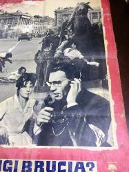 İtalyanca ORİJİNAL BEZ SİNEMA, Film AFİŞİ - Paris Yanıyor, (PARICI BRUCIA? - Paris brûle-t-il ? - Paris is burning) 1966, BEZ FİLM AFİŞİ / POSTERİ - BÜYÜK BOY - ORİJİNAL - 93 X 66 cm EBADINDA - Original Turkish Big Size Movie Poster - René Clément, Larry Collins, Dominique Lapierre, Gore Vidal, Jean-Paul Belmondo, Alain Delon, Charles Boyer, Leslie Caron, Jean-Pierre Cassel, George Chakiris, Bruno Cremer, Claude Dauphin, Kirk Douglas, Pierre Dux, Glenn Ford, Gert Fröbe, Daniel Gélin, Georges Géret, Hannes Messemer, Harry Meyen, Yves Montand, Anthony Perkins, Michel Piccoli, Wolfgang Preiss, Claude Rich, Simone Signoret, Robert Stack, Jean-Louis Trintignant, Pierre Vaneck, Marie Versini, Skip Ward, Orson Welles, Michel Etcheverry, Billy Frick, Ernst Fritz Fürbringer, Konrad Georg, Joachim Hansen, Félix Marten, Paloma Matta, Günter Meisner, Sacha Pitoëff, Albert Rémy, Christian Rode, Helmuth Schneider