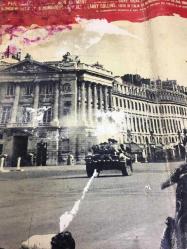 İtalyanca ORİJİNAL BEZ SİNEMA, Film AFİŞİ - Paris Yanıyor, (PARICI BRUCIA? - Paris brûle-t-il ? - Paris is burning) 1966, BEZ FİLM AFİŞİ / POSTERİ - BÜYÜK BOY - ORİJİNAL - 93 X 66 cm EBADINDA - Original Turkish Big Size Movie Poster - René Clément, Larry Collins, Dominique Lapierre, Gore Vidal, Jean-Paul Belmondo, Alain Delon, Charles Boyer, Leslie Caron, Jean-Pierre Cassel, George Chakiris, Bruno Cremer, Claude Dauphin, Kirk Douglas, Pierre Dux, Glenn Ford, Gert Fröbe, Daniel Gélin, Georges Géret, Hannes Messemer, Harry Meyen, Yves Montand, Anthony Perkins, Michel Piccoli, Wolfgang Preiss, Claude Rich, Simone Signoret, Robert Stack, Jean-Louis Trintignant, Pierre Vaneck, Marie Versini, Skip Ward, Orson Welles, Michel Etcheverry, Billy Frick, Ernst Fritz Fürbringer, Konrad Georg, Joachim Hansen, Félix Marten, Paloma Matta, Günter Meisner, Sacha Pitoëff, Albert Rémy, Christian Rode, Helmuth Schneider