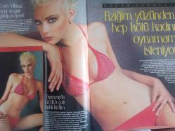 Akşam Kapris Haftalık Aktüalite Sinema Tiyatro Müzik ve Magazin Dergisi - 4 Ekim 2003 - Dilek Serbest - Barış Kocaoğlu - Şefik Öztek - Emre Ergani - Deniz Akkaya - Meltem Cumbul - Mehmet Ali Alabora - Tamer KAradağlı - Çağla Şikel - Gökhan Tepe - Hande Ataizi - Deniz seki - Beyazıt Öztürk - Hülya Avşar - Gülben Ergen - İlyas Atak - Sedat Yüce - Emel Müftüoğlu - Yulia - Perran Kutman - Selin Borankay - Gülşen - Bedorah Morgan - Haluk Levent - Neslihan Yoner - Banu Zorlu- İpek Tanrıyar - Gülay Hamaz - Arzum Onan - Selin Çelebi - Neşe Sert - Tuğçe Kazaz - Barış Engin - Şenay Akay fotoğraf ve haberi - Tam Takım Dergi