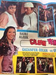 YEŞİLÇAM ORİJİNAL BEZ SİNEMA, Film AFİŞİ - Çılgın Yenge, 1971, BEZ FİLM AFİŞİ / POSTERİ - BÜYÜK BOY - ORİJİNAL - 68 X 48 cm EBADINDA - Original Turkish Big Size Movie Poster - Sırrı Gültekin, Sadık Şendil, Sadri Alışık, 	Gafur Uzuner, Suna Pekuysal, Gazanfer Özcan, Mine Mutlu, Ali Şen, Tuluğ Çizgen, Sadri Alışık, Sadettin Erbil, Ali Uyandıran, Semra Yıldız, Faik Coşkun, Ayla Arslancan, Gül Doruk, Tombiş Önder, Özdemir Baturalp, Metin Turan, Manasi Fillmeridis
