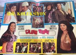 YEŞİLÇAM ORİJİNAL BEZ SİNEMA, Film AFİŞİ - Çılgın Yenge, 1971, BEZ FİLM AFİŞİ / POSTERİ - BÜYÜK BOY - ORİJİNAL - 68 X 48 cm EBADINDA - Original Turkish Big Size Movie Poster - Sırrı Gültekin, Sadık Şendil, Sadri Alışık, 	Gafur Uzuner, Suna Pekuysal, Gazanfer Özcan, Mine Mutlu, Ali Şen, Tuluğ Çizgen, Sadri Alışık, Sadettin Erbil, Ali Uyandıran, Semra Yıldız, Faik Coşkun, Ayla Arslancan, Gül Doruk, Tombiş Önder, Özdemir Baturalp, Metin Turan, Manasi Fillmeridis