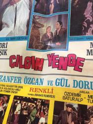 YEŞİLÇAM ORİJİNAL BEZ SİNEMA, Film AFİŞİ - Çılgın Yenge, 1971, BEZ FİLM AFİŞİ / POSTERİ - BÜYÜK BOY - ORİJİNAL - 68 X 48 cm EBADINDA - Original Turkish Big Size Movie Poster - Sırrı Gültekin, Sadık Şendil, Sadri Alışık, 	Gafur Uzuner, Suna Pekuysal, Gazanfer Özcan, Mine Mutlu, Ali Şen, Tuluğ Çizgen, Sadri Alışık, Sadettin Erbil, Ali Uyandıran, Semra Yıldız, Faik Coşkun, Ayla Arslancan, Gül Doruk, Tombiş Önder, Özdemir Baturalp, Metin Turan, Manasi Fillmeridis