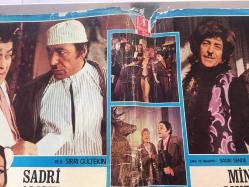 YEŞİLÇAM ORİJİNAL BEZ SİNEMA, Film AFİŞİ - Çılgın Yenge, 1971, BEZ FİLM AFİŞİ / POSTERİ - BÜYÜK BOY - ORİJİNAL - 68 X 48 cm EBADINDA - Original Turkish Big Size Movie Poster - Sırrı Gültekin, Sadık Şendil, Sadri Alışık, 	Gafur Uzuner, Suna Pekuysal, Gazanfer Özcan, Mine Mutlu, Ali Şen, Tuluğ Çizgen, Sadri Alışık, Sadettin Erbil, Ali Uyandıran, Semra Yıldız, Faik Coşkun, Ayla Arslancan, Gül Doruk, Tombiş Önder, Özdemir Baturalp, Metin Turan, Manasi Fillmeridis