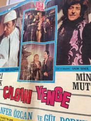 YEŞİLÇAM ORİJİNAL BEZ SİNEMA, Film AFİŞİ - Çılgın Yenge, 1971, BEZ FİLM AFİŞİ / POSTERİ - BÜYÜK BOY - ORİJİNAL - 68 X 48 cm EBADINDA - Original Turkish Big Size Movie Poster - Sırrı Gültekin, Sadık Şendil, Sadri Alışık, 	Gafur Uzuner, Suna Pekuysal, Gazanfer Özcan, Mine Mutlu, Ali Şen, Tuluğ Çizgen, Sadri Alışık, Sadettin Erbil, Ali Uyandıran, Semra Yıldız, Faik Coşkun, Ayla Arslancan, Gül Doruk, Tombiş Önder, Özdemir Baturalp, Metin Turan, Manasi Fillmeridis