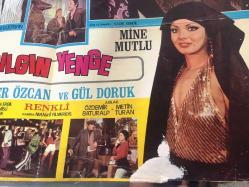 YEŞİLÇAM ORİJİNAL BEZ SİNEMA, Film AFİŞİ - Çılgın Yenge, 1971, BEZ FİLM AFİŞİ / POSTERİ - BÜYÜK BOY - ORİJİNAL - 68 X 48 cm EBADINDA - Original Turkish Big Size Movie Poster - Sırrı Gültekin, Sadık Şendil, Sadri Alışık, 	Gafur Uzuner, Suna Pekuysal, Gazanfer Özcan, Mine Mutlu, Ali Şen, Tuluğ Çizgen, Sadri Alışık, Sadettin Erbil, Ali Uyandıran, Semra Yıldız, Faik Coşkun, Ayla Arslancan, Gül Doruk, Tombiş Önder, Özdemir Baturalp, Metin Turan, Manasi Fillmeridis