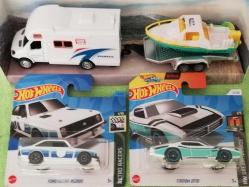 Römork la tekne çeken karavan kamyon. Ford eskort custom otto hot wheels model araba metal set koleksiyon dekor hediye nostalji tasarım süs hobi eğlence vintage aksesuar promosyon reklam Hediyelik dekorluk retro minyatür diorama ölçekli arabalar