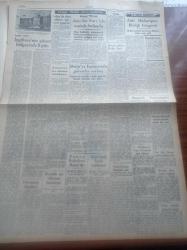 Ulus Gazetesi - 24 Eylül 1953 - Kars'ta Büyük Bir Yangın Ve İnfilak - Hüseyin Cahit Yalçın - Beypazarı Yangınında 33 Ev Yandı 54 Aile Açıkta - Nihat Erim Köşe Yazısı - Naboland Davasının Kararı 3 Ekim'de - Karantina'dan Otuz İki Hacı Kaçmış - Namık Zeki Aral - Silviya Şark Saraylarında - Hüsamettin Tugaç - Birleşmiş Milletler'de Amerika Kore İçin Tavizde Bulundu - Arapça Ders Veren Bakkal - Cumhurbaşkanı Celal Bayar İstanbul'a Gitti - İhmal Edilen Doğu İlleri - Fenerbahçe Ankara'ya Tam Kadro Geliyor - Amerika'nın En Müthiş Banka Soyguncusu Aktör Willie'nin Maceraları Yazı Dizisi - Ulus'un Resimli Romanı İçimizdeki Düşman - Kaybettiğimiz Değer Necmettin Sadak- Emet'teki Pikap Kimin Hizmetinde - Tenis Turnuvasında Özfenerbahçe Kupası - Fenerbahçe'nin Asker Oyuncularına İzin Verildi - Lefter Küçükandonyadis - Derman Ağrı Kesici - Ulus'un Hikayesi Bunak Yazan Selami İzzet Sedes